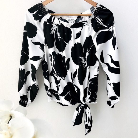 White House Black Market Tops - WHBM Floral Silky long sleeve Blouse Size XS